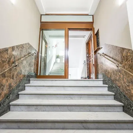 Cucchiari 6a Apartment *